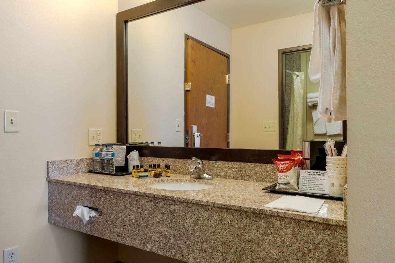 Best Western Plus Red River Inn Clarendon Экстерьер фото